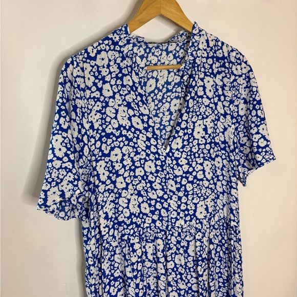 Zara Blue and White Floral Tiered Midi Dress Flutter Sleeve - Picture 2 of 12